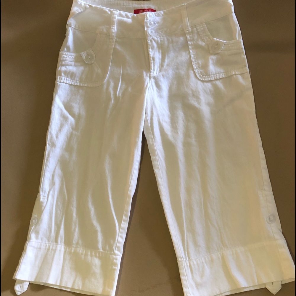 Zoe Beth White Capris Size 7/8
